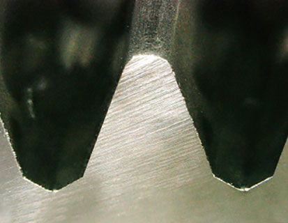 ホブカッターの切削加工後の端面のバリの除去の処理事例